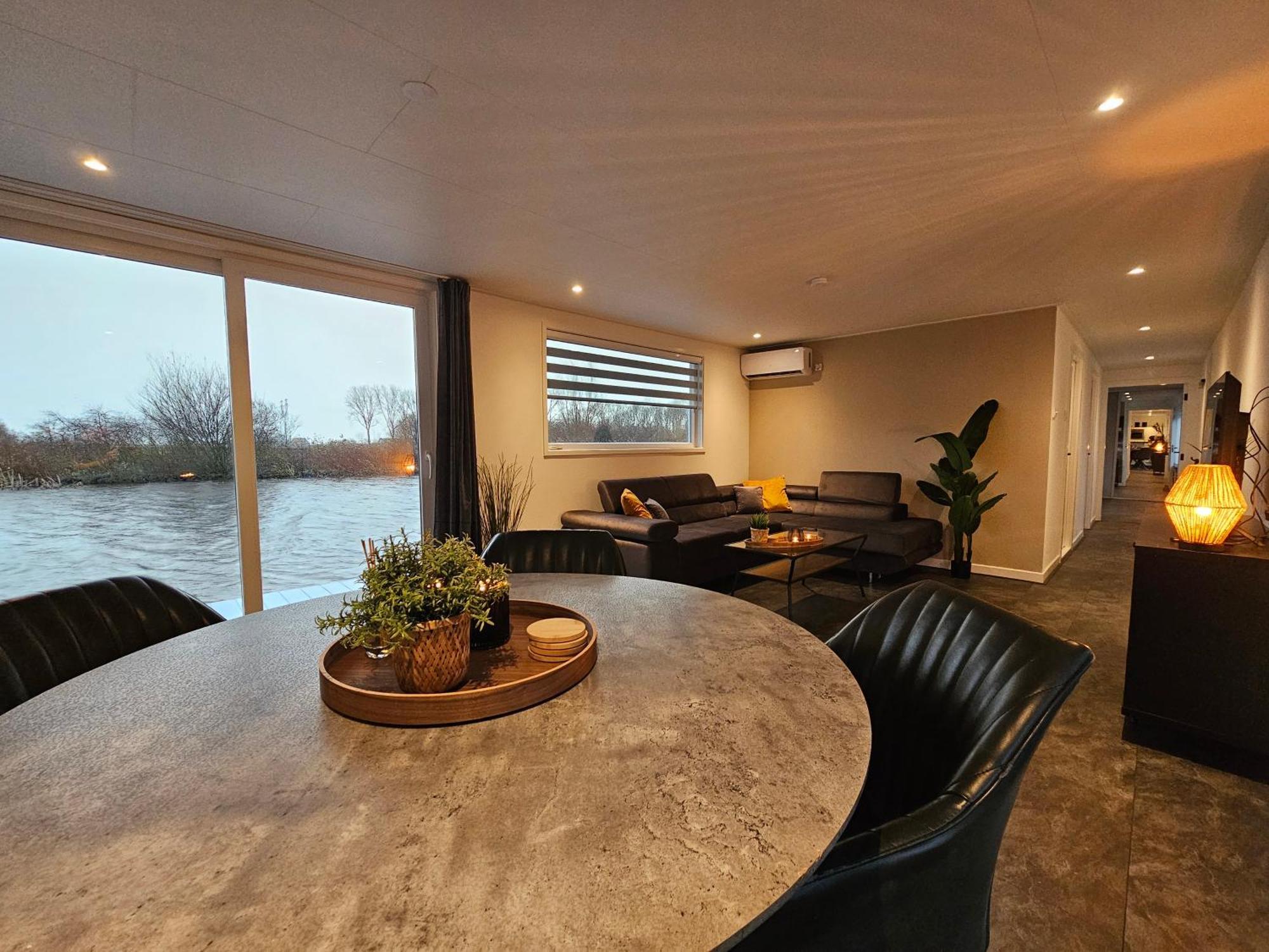 Luxe Woonboot In De Natuur Evt Met Console Bootje! Леуварден Екстер'єр фото