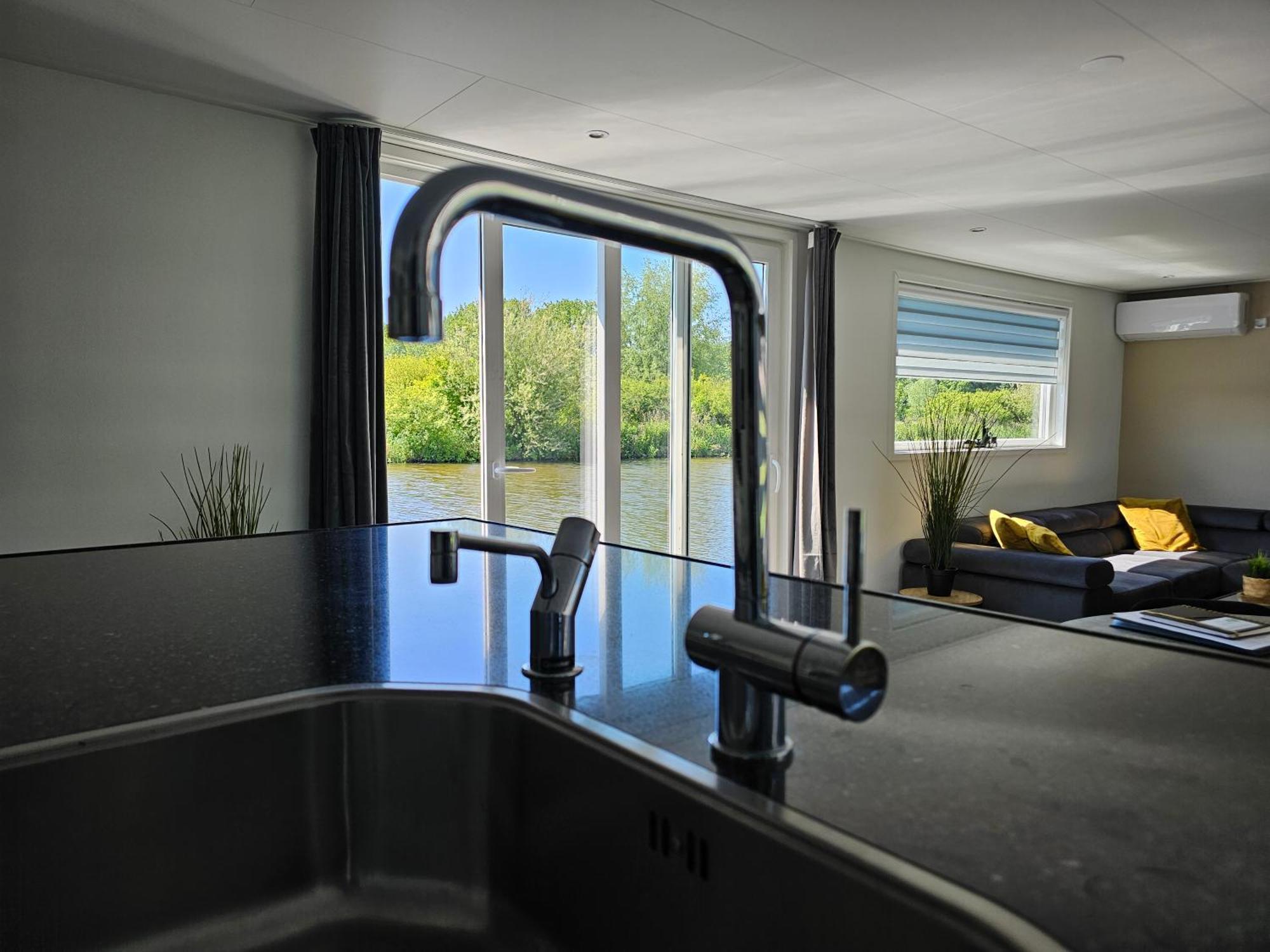 Luxe Woonboot In De Natuur Evt Met Console Bootje! Леуварден Екстер'єр фото